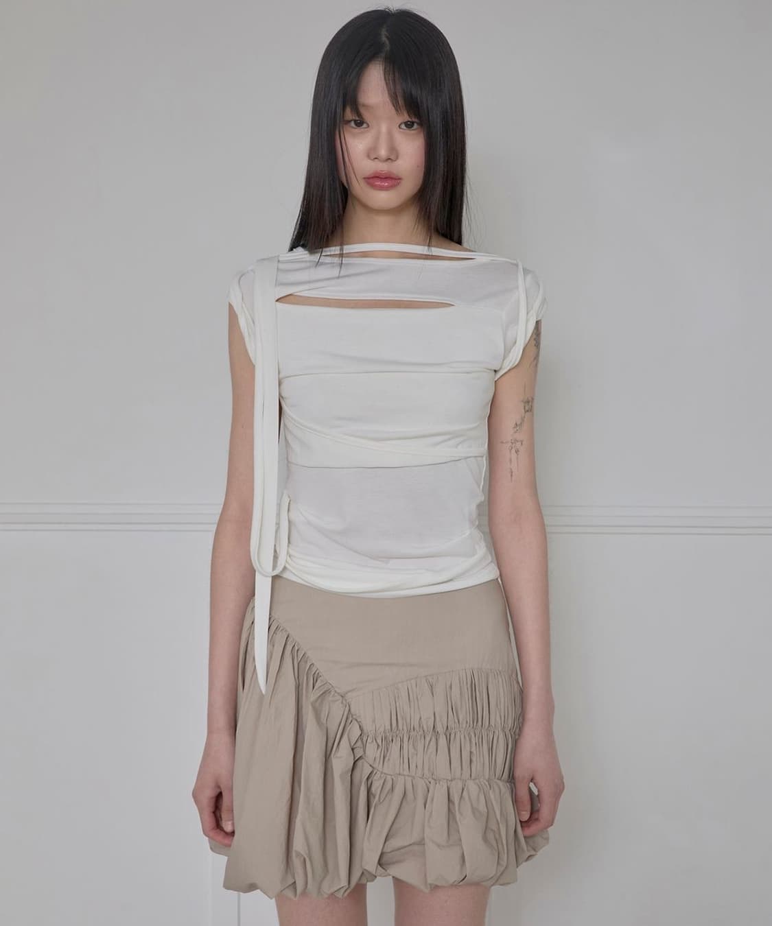 플레어업 Draped Strap Roll-Up T-Shirt 상품이미지6