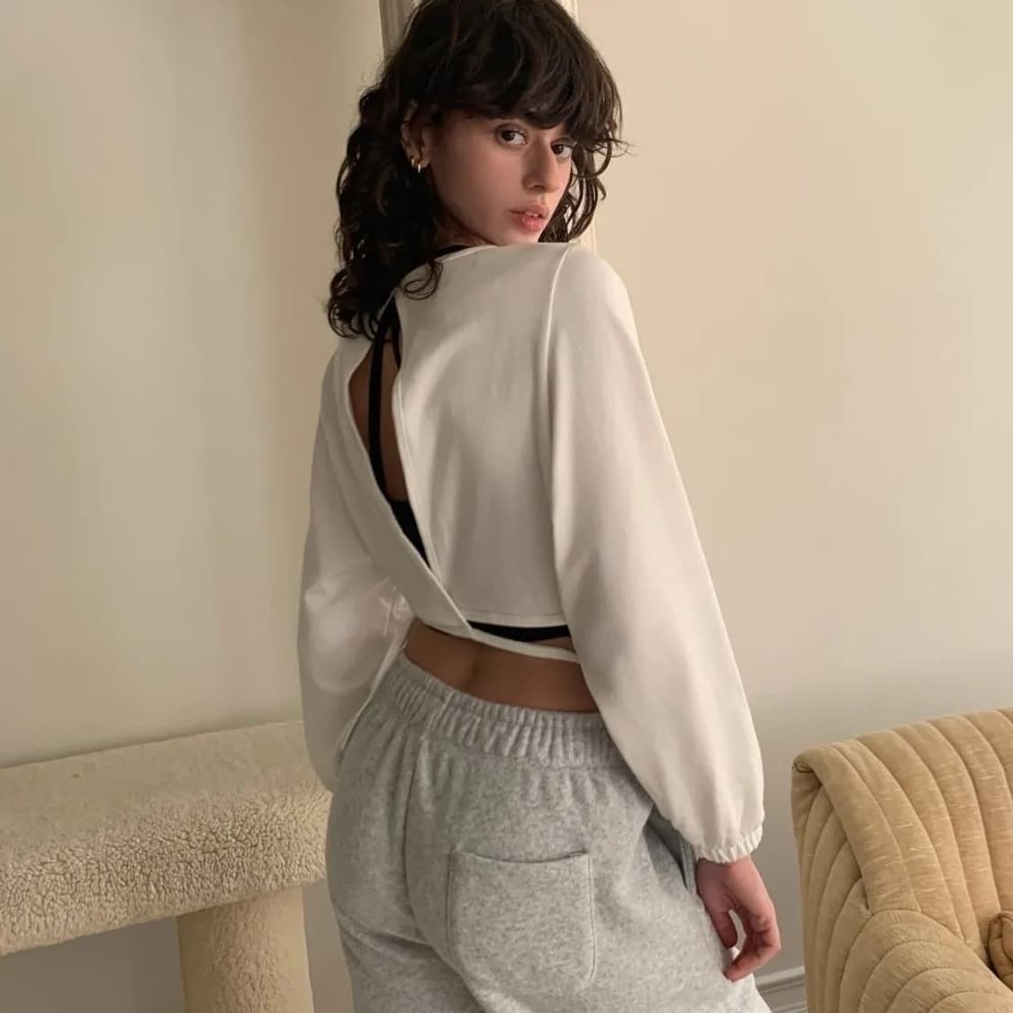 인지액티브 오픈 타이 백 스웻셔츠 화이트 상품이미지1