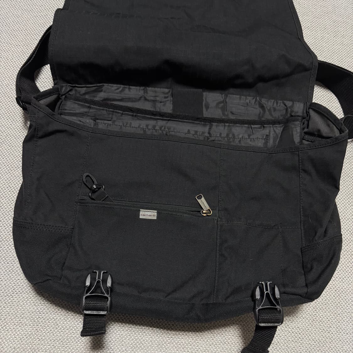 칼하트 블랙 메신저백 크로스백 상품이미지3