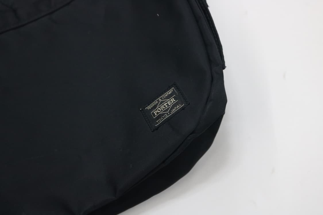 포터 x ILS 콜라보 엘카스 블랙 & 레드 숄더백 상품이미지4