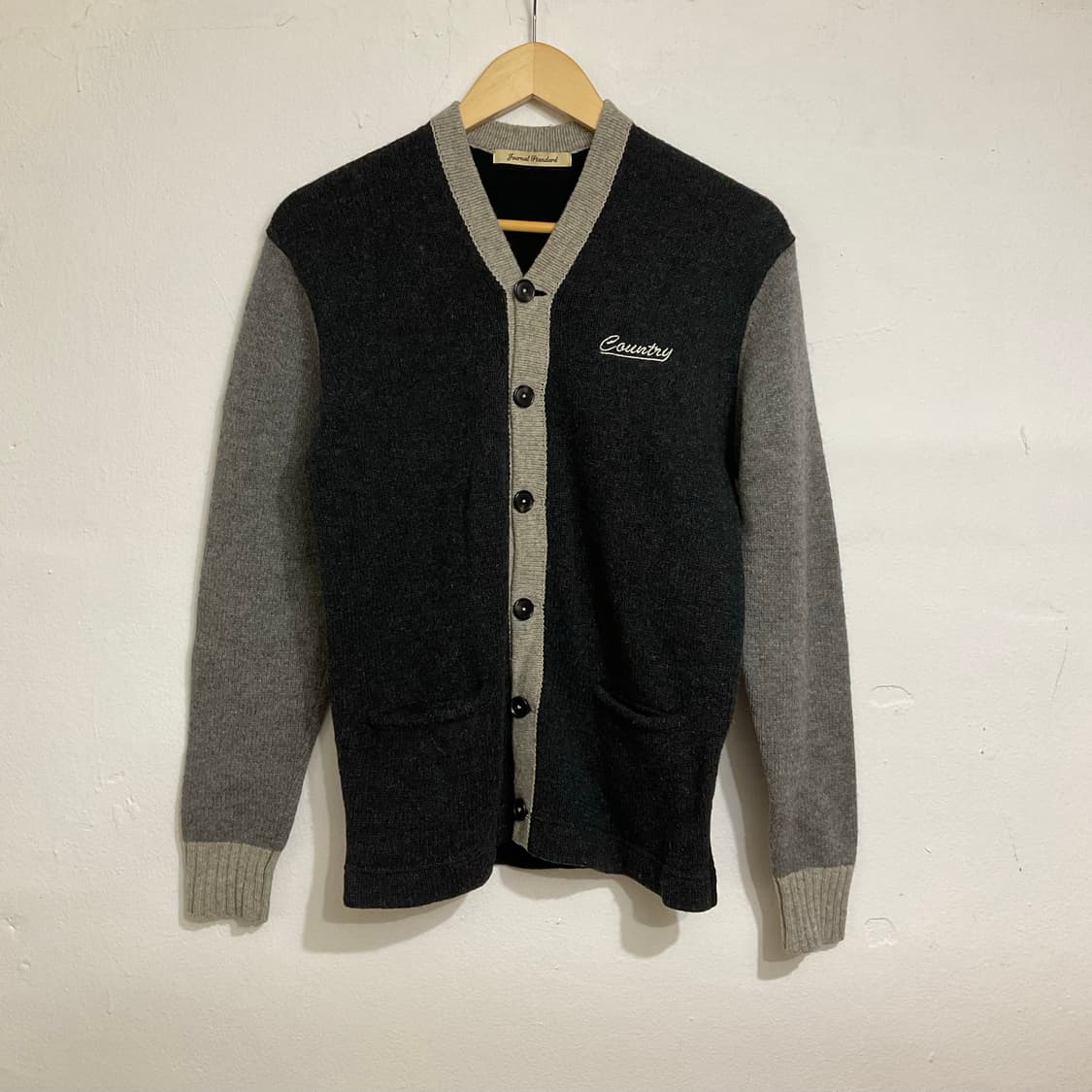 저널스탠다드 로커빌리 배색 울 가디건 상품이미지1