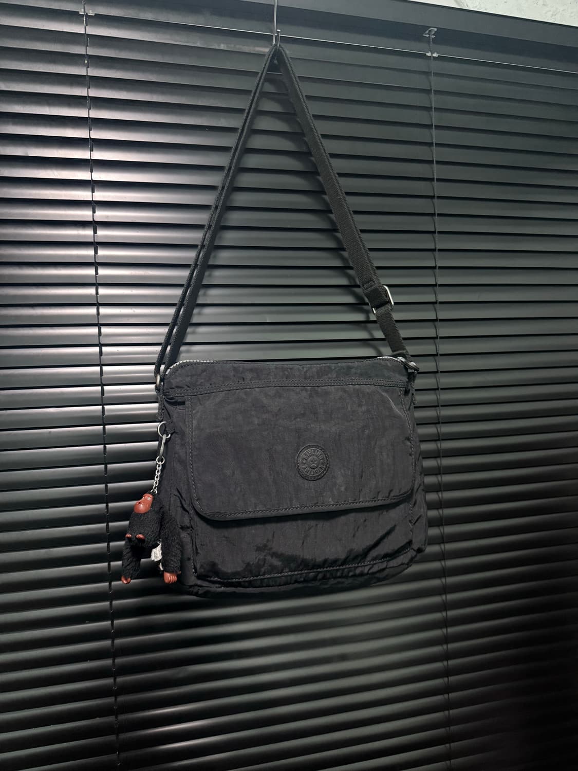 키플링 블랙 크로스백 가방 고릴라 원숭이 인형 키링 학교 Y2K 빈티지  상품이미지2