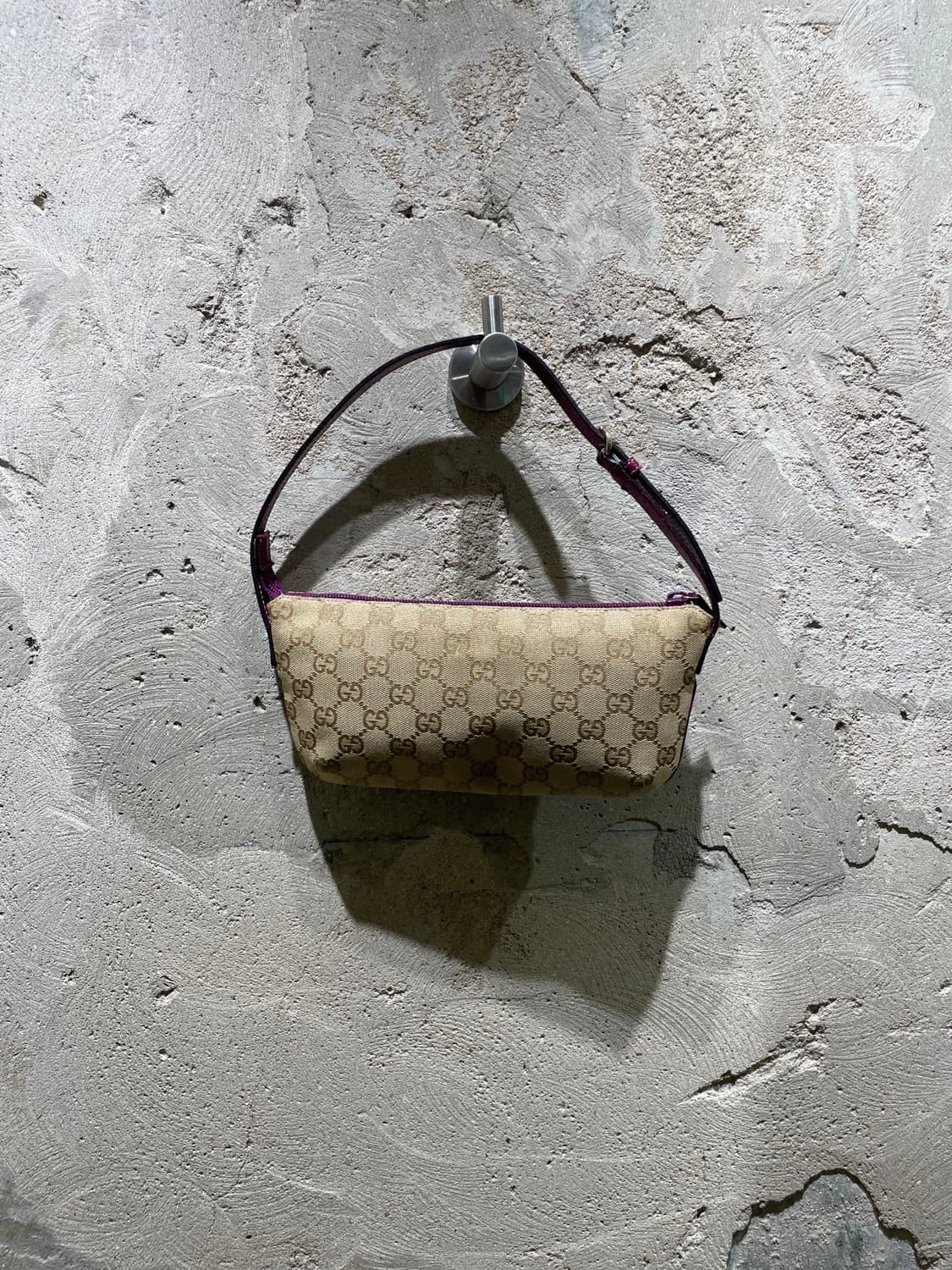 구찌 베이지 GG 모노그램 미니 핸드백 상품이미지4