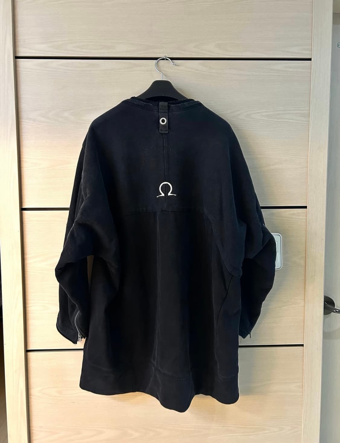 HAMCUS ZIPPER SLEEVE PULLOVER WITH MAYA  상품이미지6