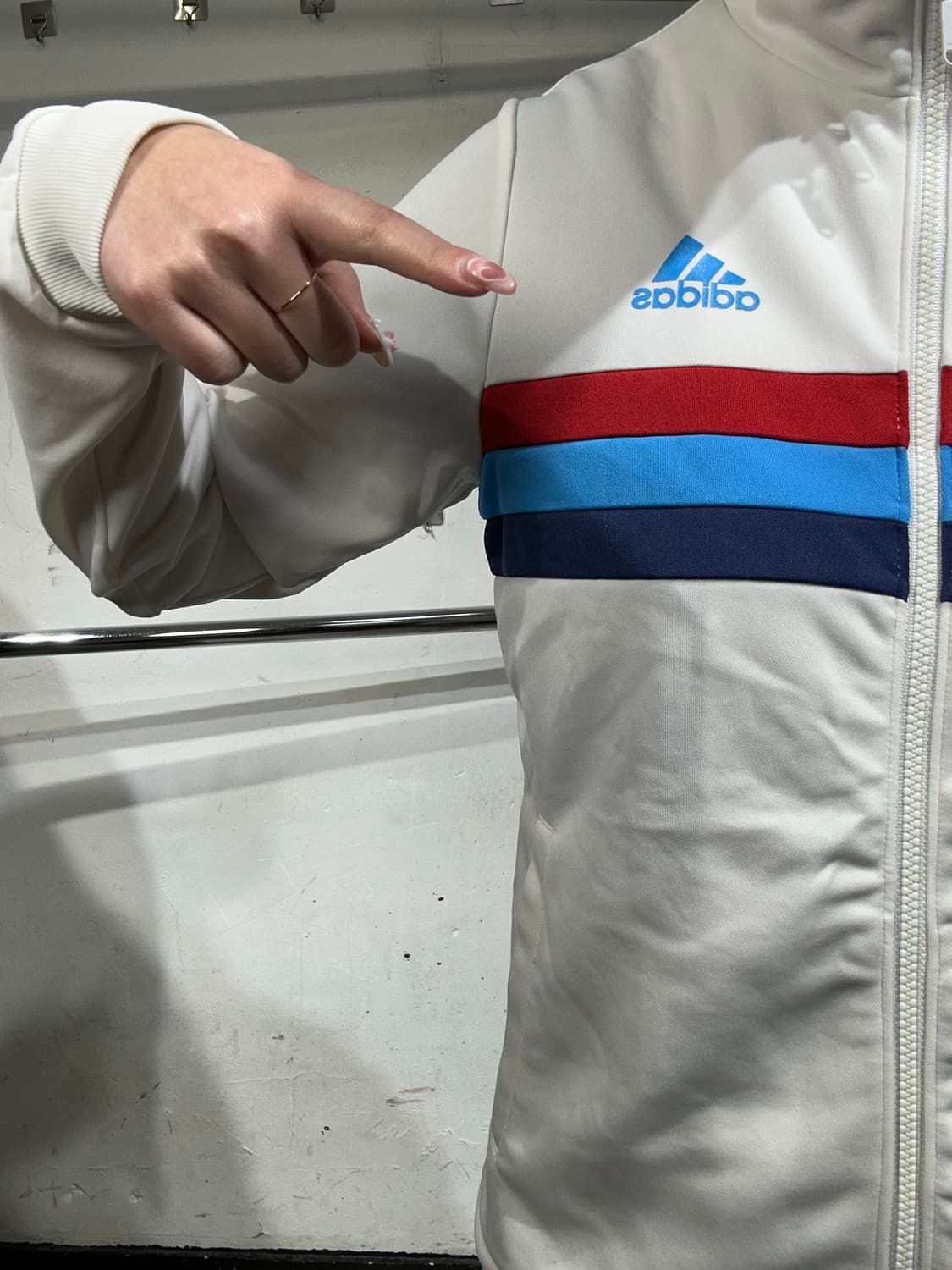 아디다스 딱붙핏 화이트 올드스쿨 블루 로고 트랙탑 져지 S 상품이미지4