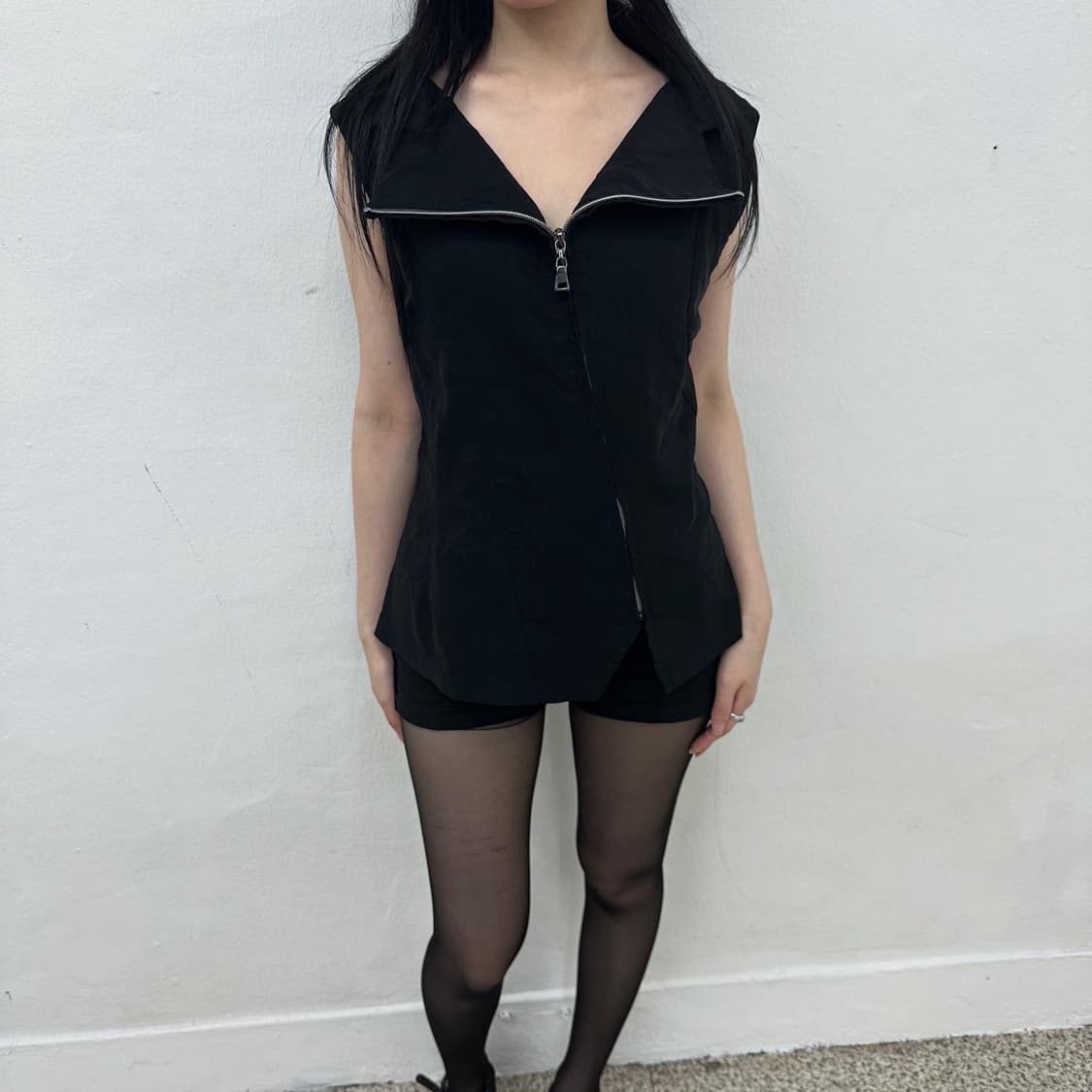 asymmetry carve detail vest  상품이미지4