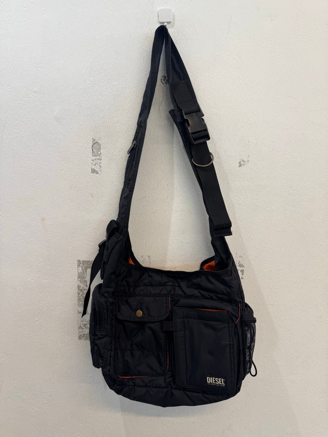 Diesel Black Messenger Bag 상품이미지1