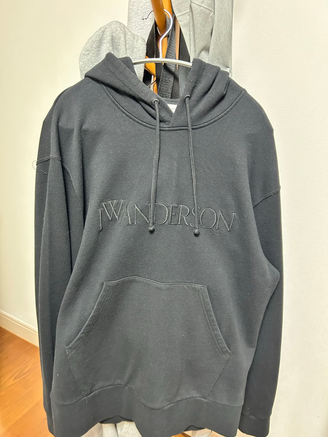 JW Anderson 로고 앰브로이더드 후드 상품이미지1