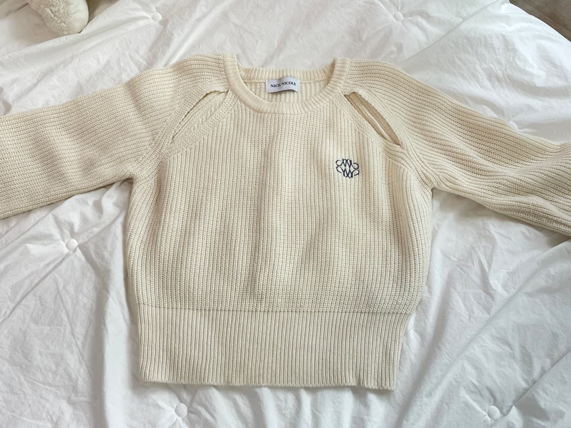닉앤니콜 니트 아이보리 RIBBED CUT OUT KNIT_IVORY 상품이미지3