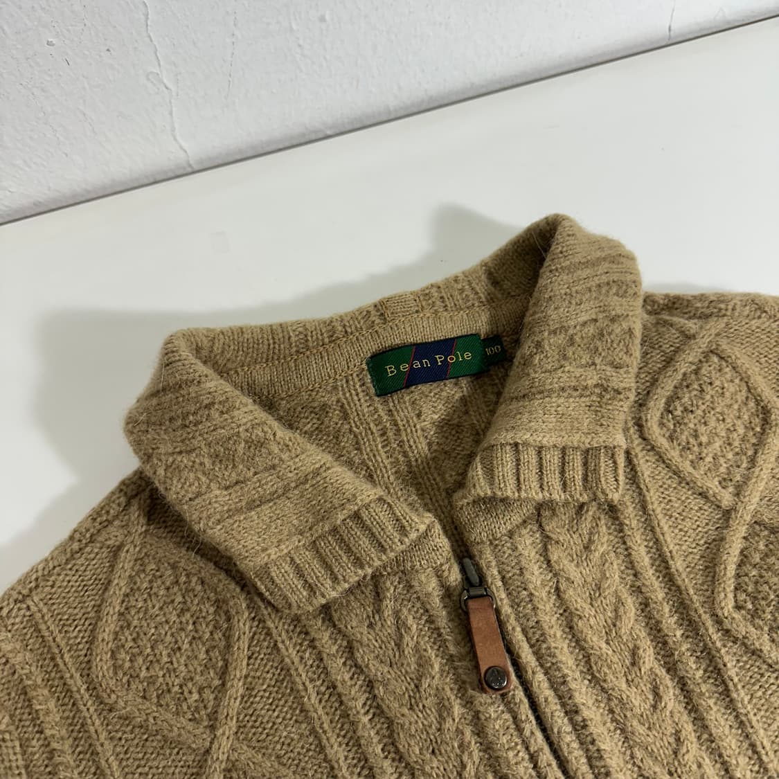 우먼M 빈폴 베이지 기본로고 모100% 카라넥 꽈베기니트집업 상품이미지4