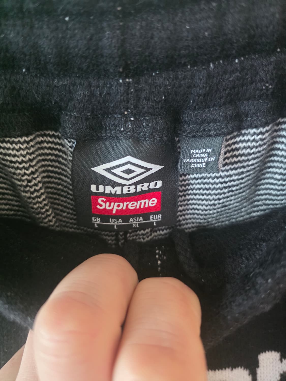 슈프림 x 엄브로 니트 사커 쇼츠 블랙 상품이미지3