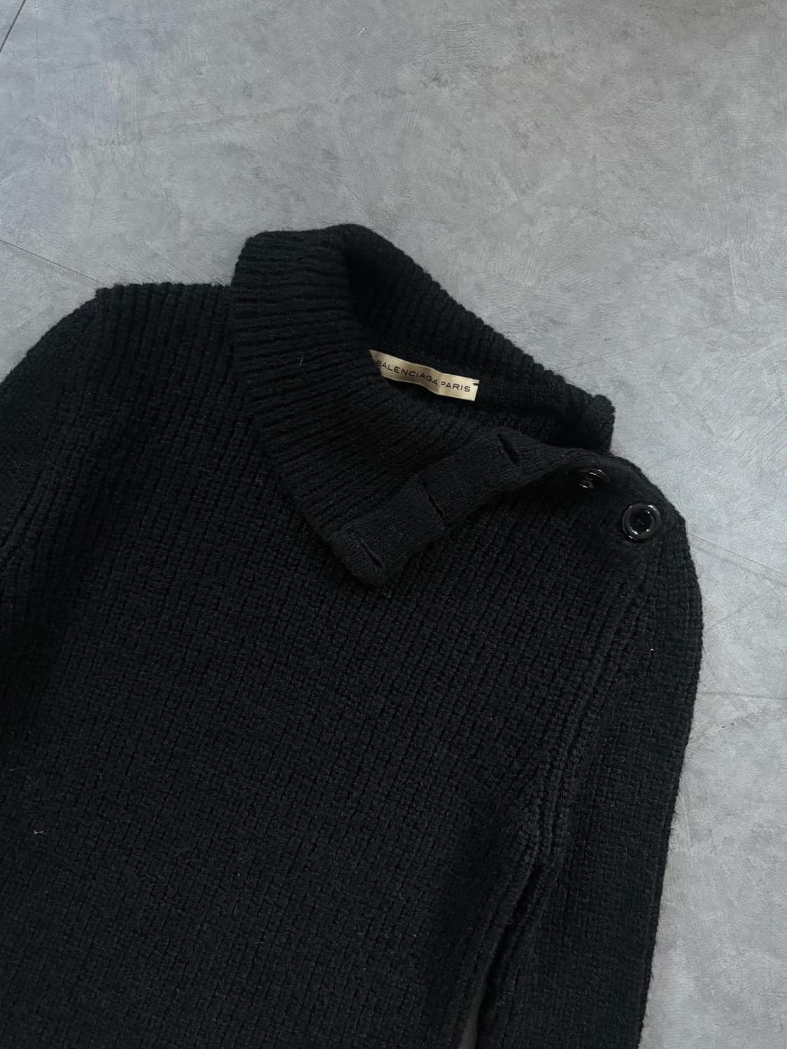 BALENCIAGA 발렌시아가 모헤어 버튼 터틀넥 니트 상품이미지4