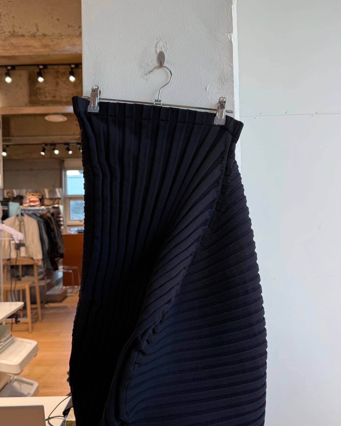 이세이미야케 블랙 링컬 에이시멋리 미디스커트 상품이미지6