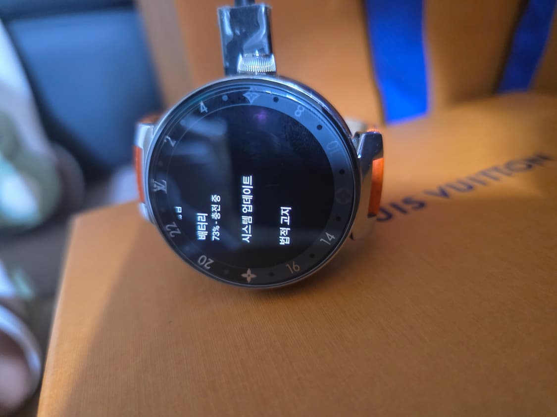 정품 루이비통 Tambour Horizon V2 스마트워치 2개 1세트  상품이미지3