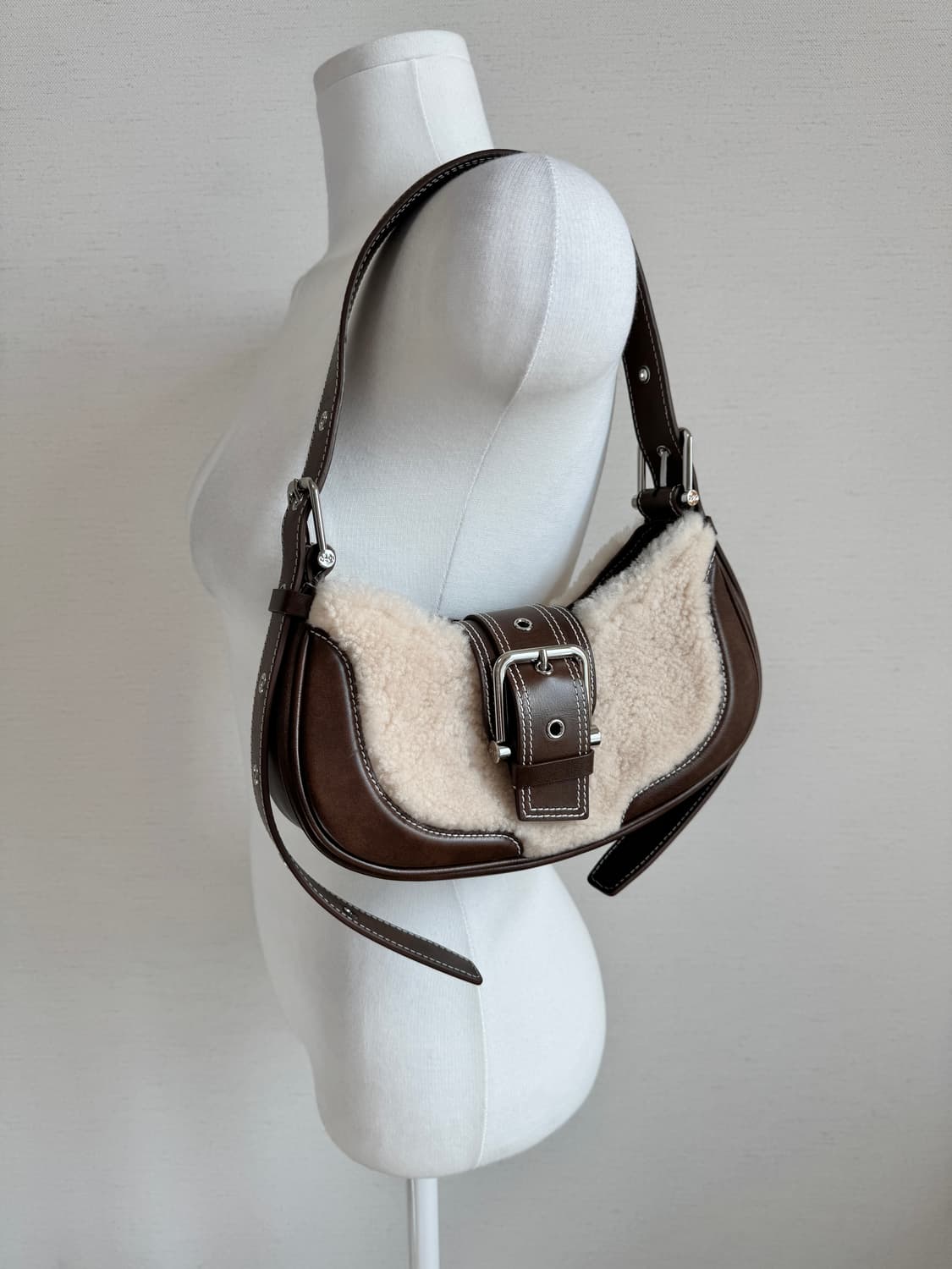 오소이) 호보 버클 백 시어링 콤비 상품이미지2