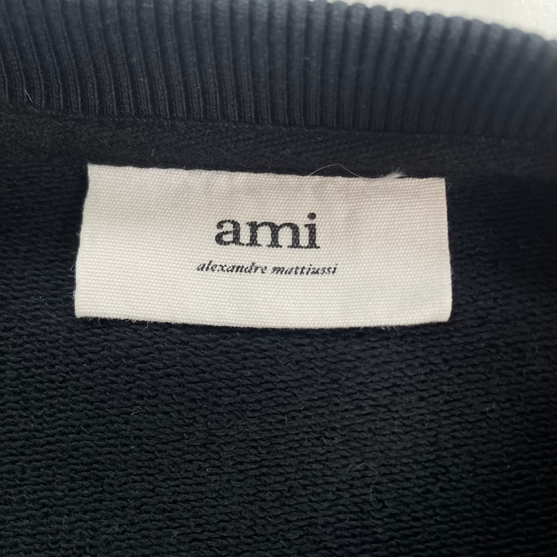 Ami  아미 스몰하트 블랙 맨투맨 상품이미지4