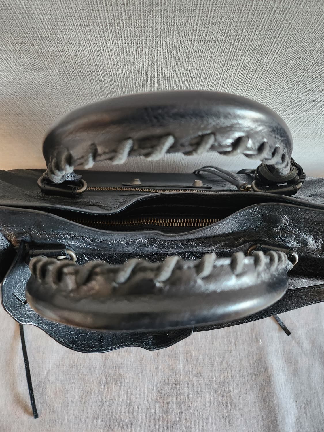 발렌시아가 모터 시티 미듐 블랙 흑장 상품이미지4