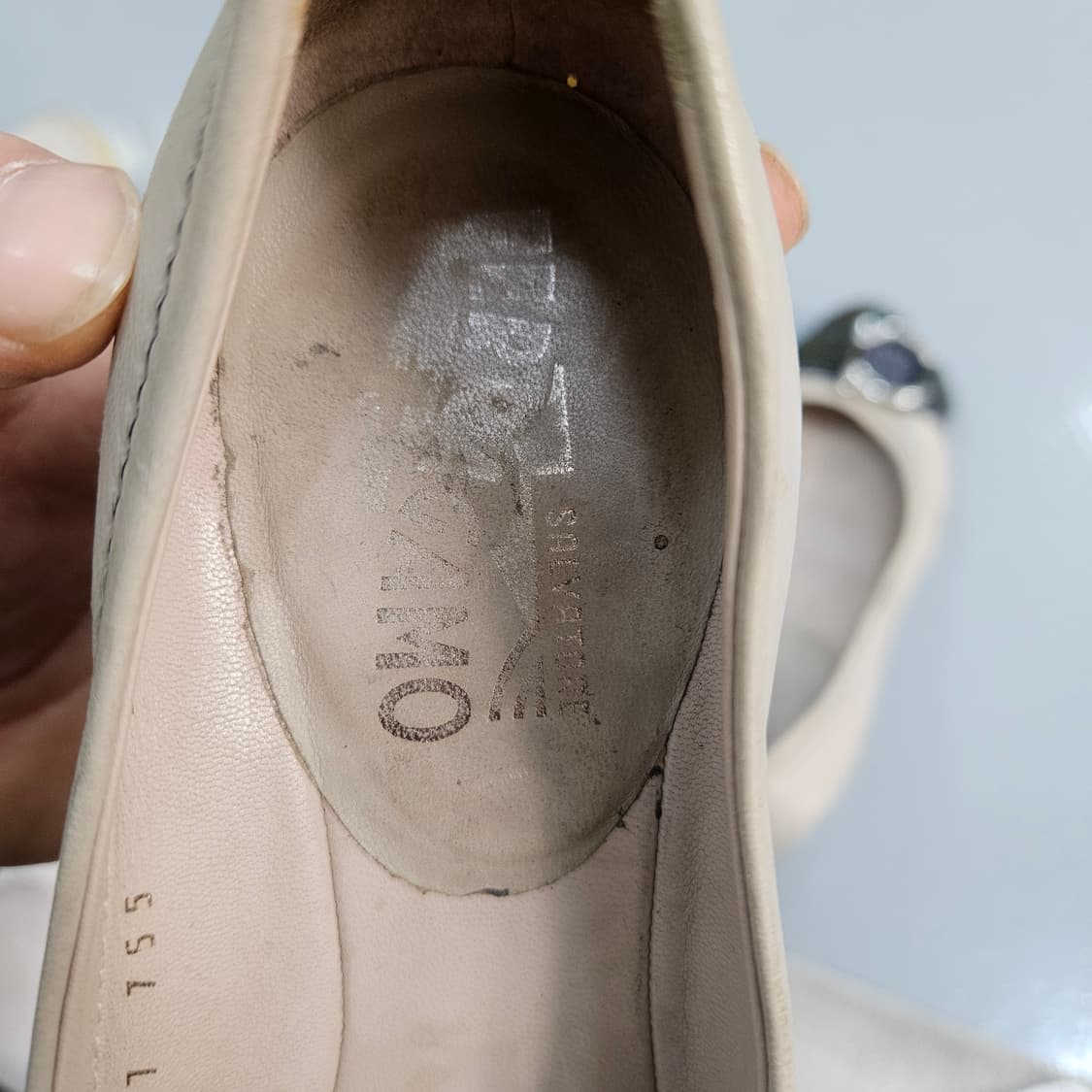 5 페라가모 키튼 힐 펌프스 0408Y 상품이미지8