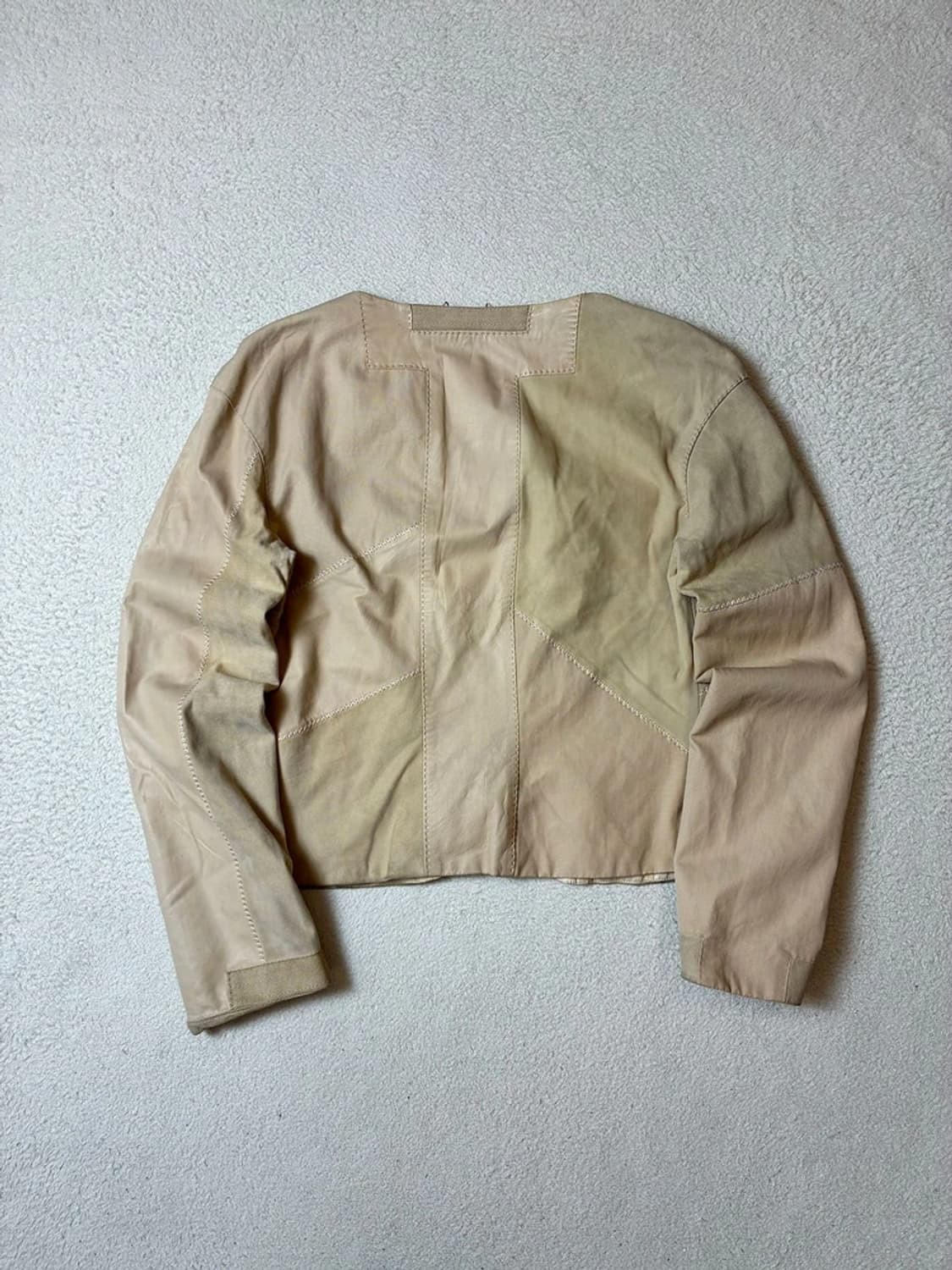 페라가모 90's 크롭 논카라 양가죽 자켓 PN7528 상품이미지5