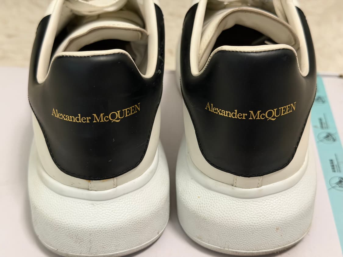 알렉산더 맥퀸 오버솔 스니커즈 41.5 황금사이즈 상품이미지2
