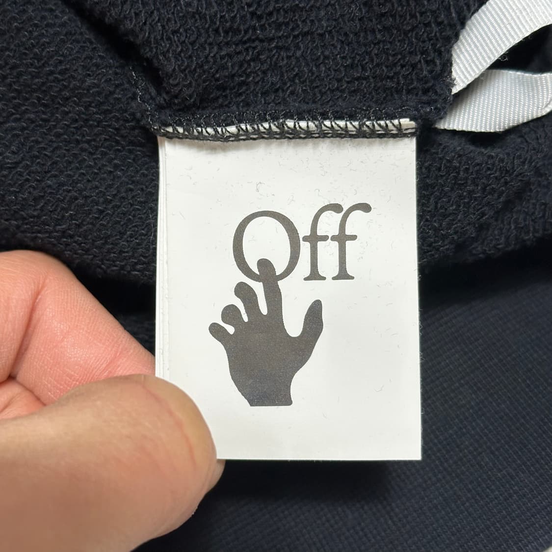 S 오프화이트 브러쉬드 다이애그 블랙 맨투맨 상품이미지5