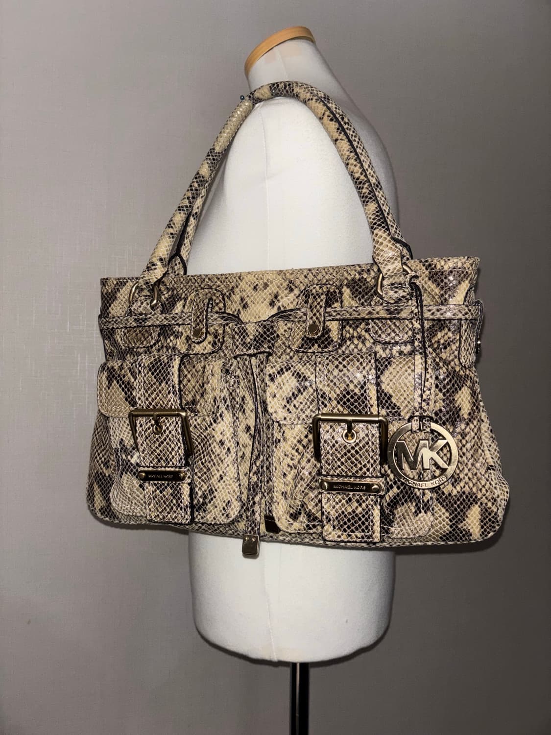 Michael Kors snake pattern shoulder bag 상품이미지1