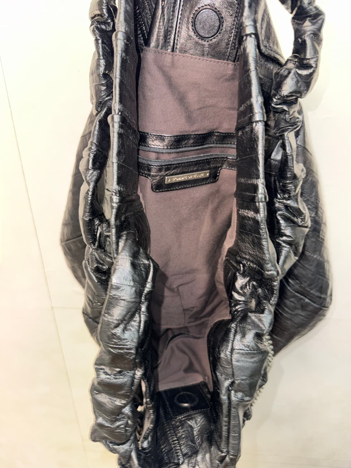 Black knotted chain leather tote bag 상품이미지5