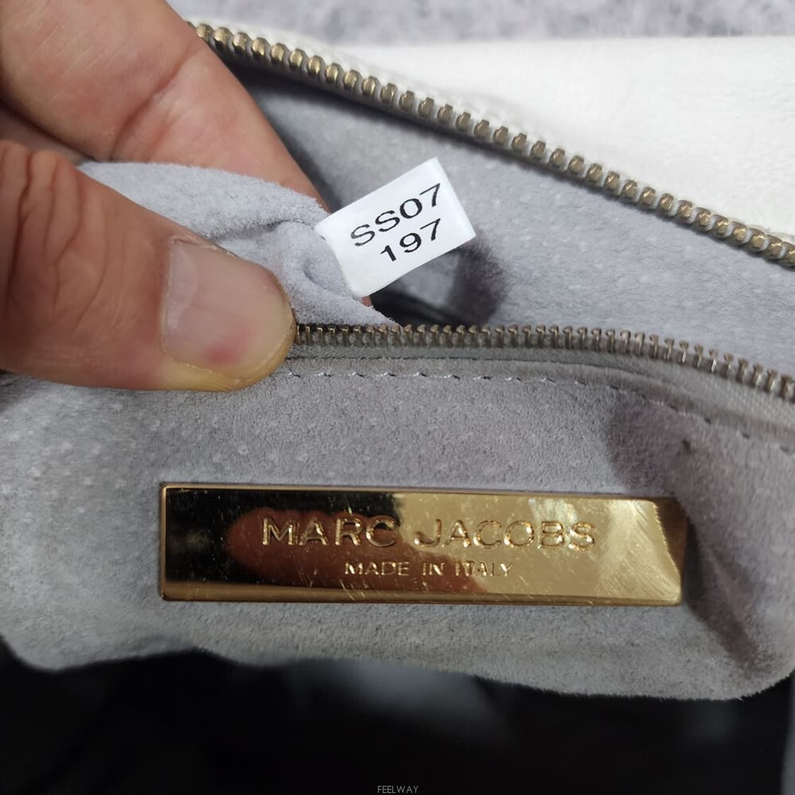 마크제이콥스 숄더백

 상품이미지10