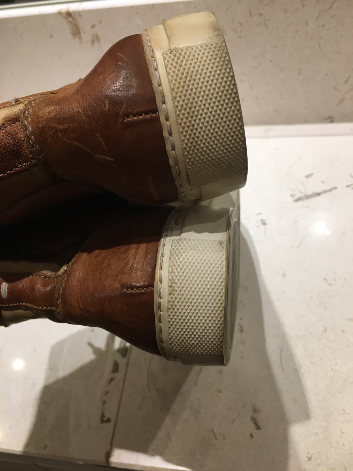 프라다 레더  하이탑 스니커즈 상품이미지4