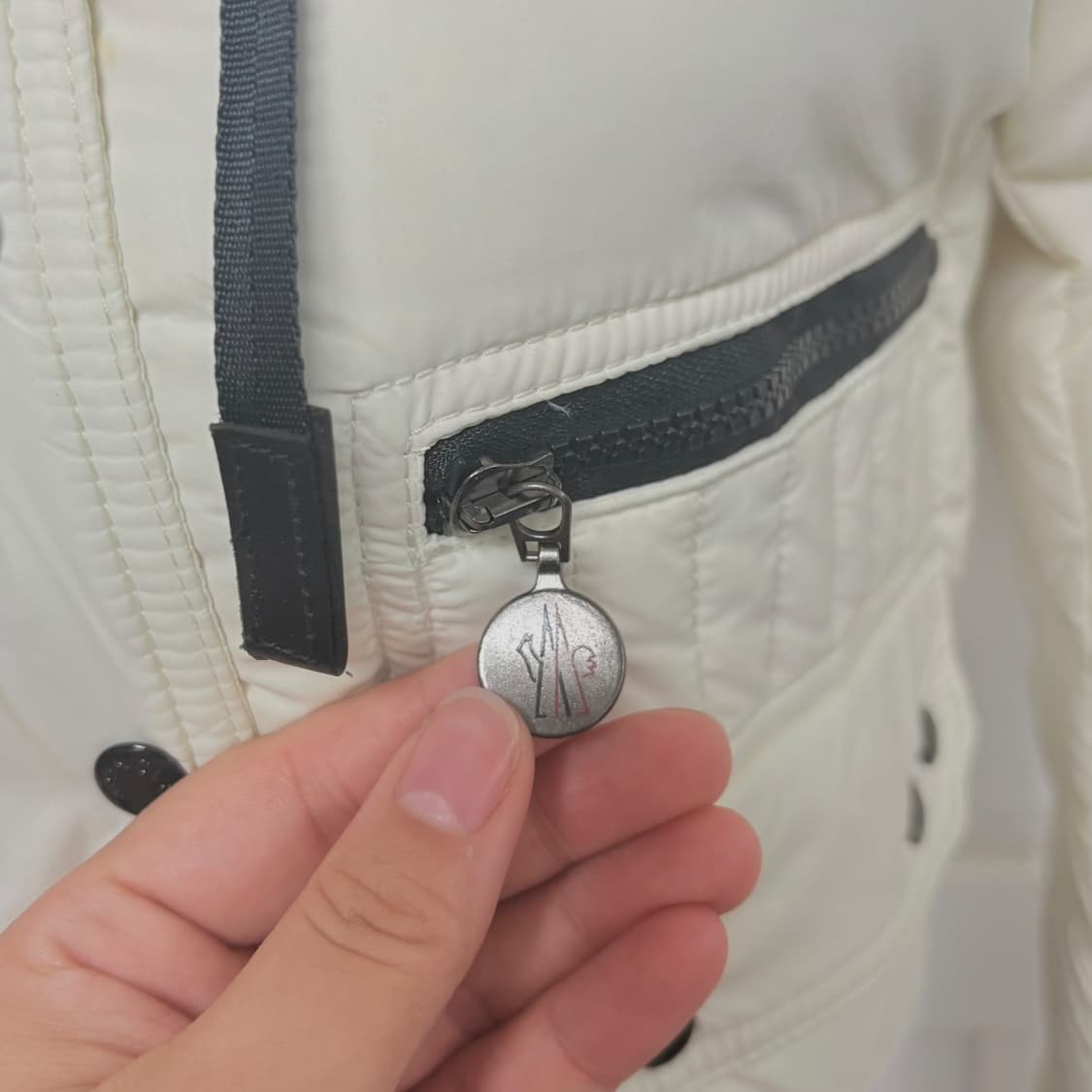 몽클레어 아이보리 슬림핏 패딩 1사이즈 상품이미지3