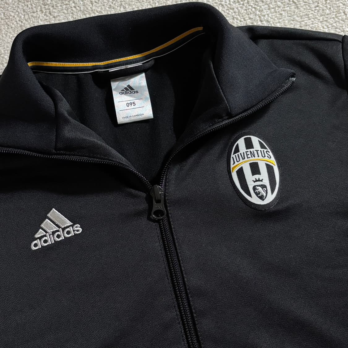 아디다스 유벤투스 블랙 스몰로고 져지 상품이미지2