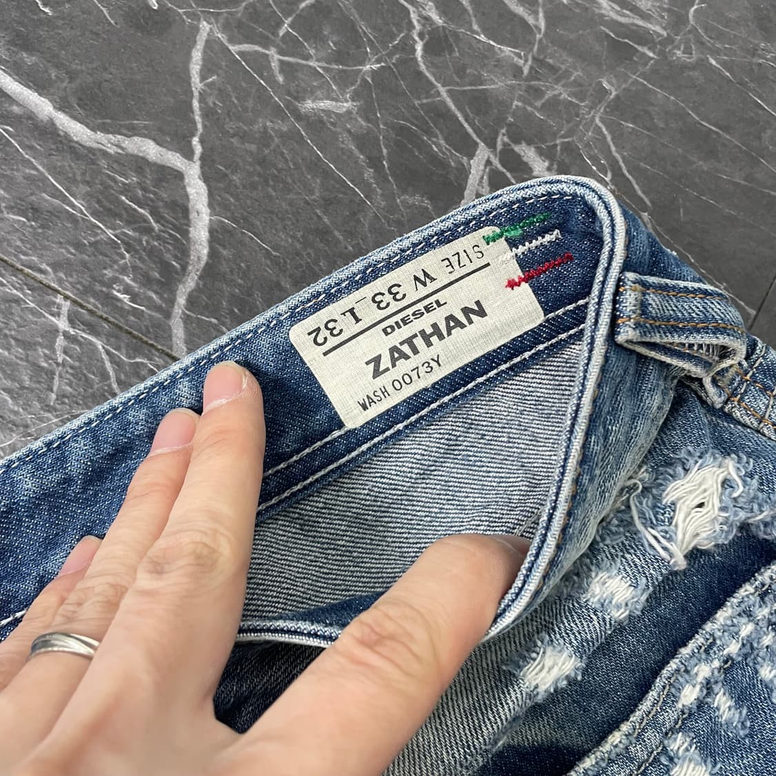 33in 디젤 아이스 워시드 데미지 부츠컷 데님 팬츠 상품이미지9