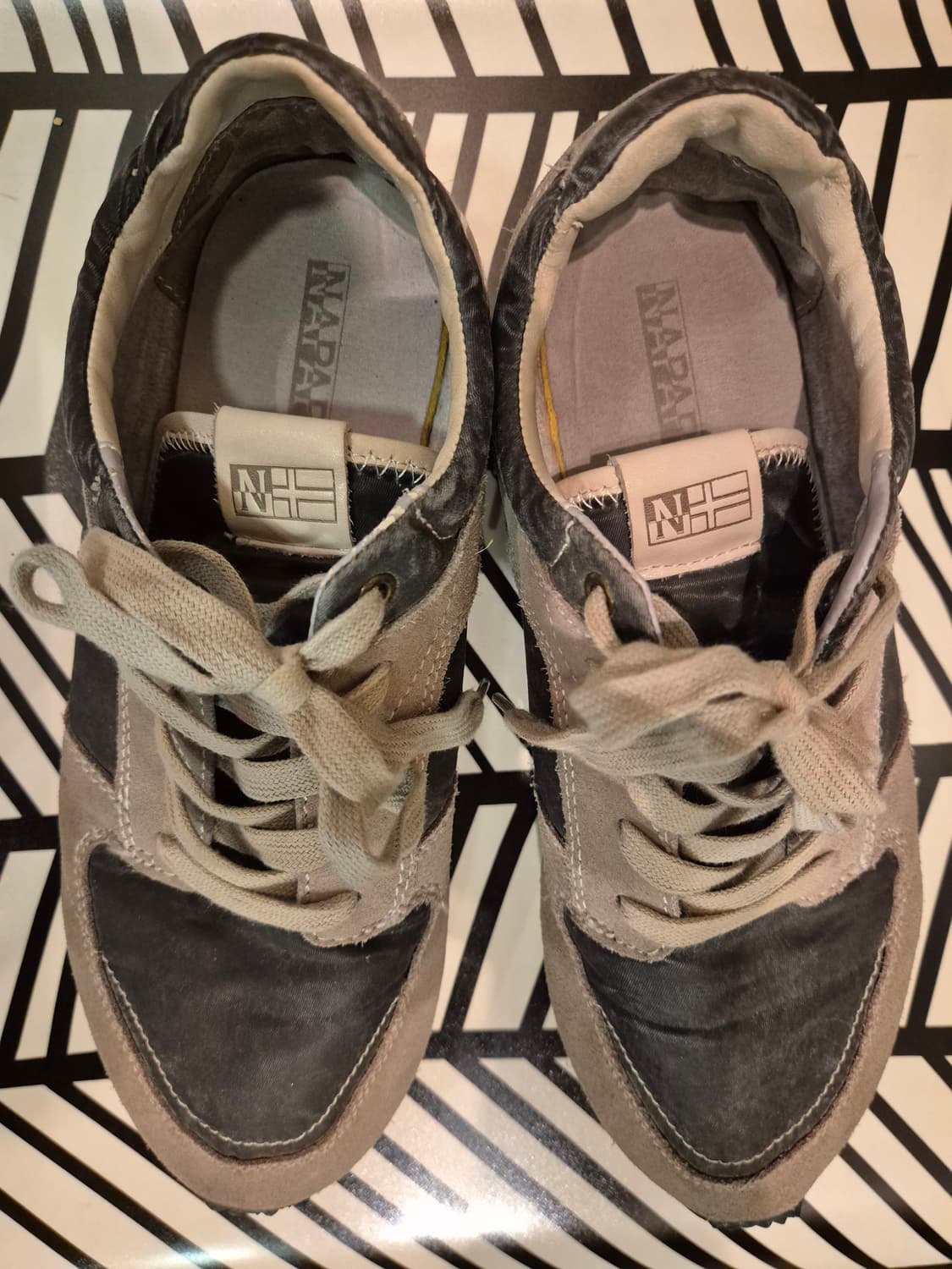 나파피리 스니커즈 265~270 판매합니다 
자연스런 사용감외엔 마모손상 상품이미지3