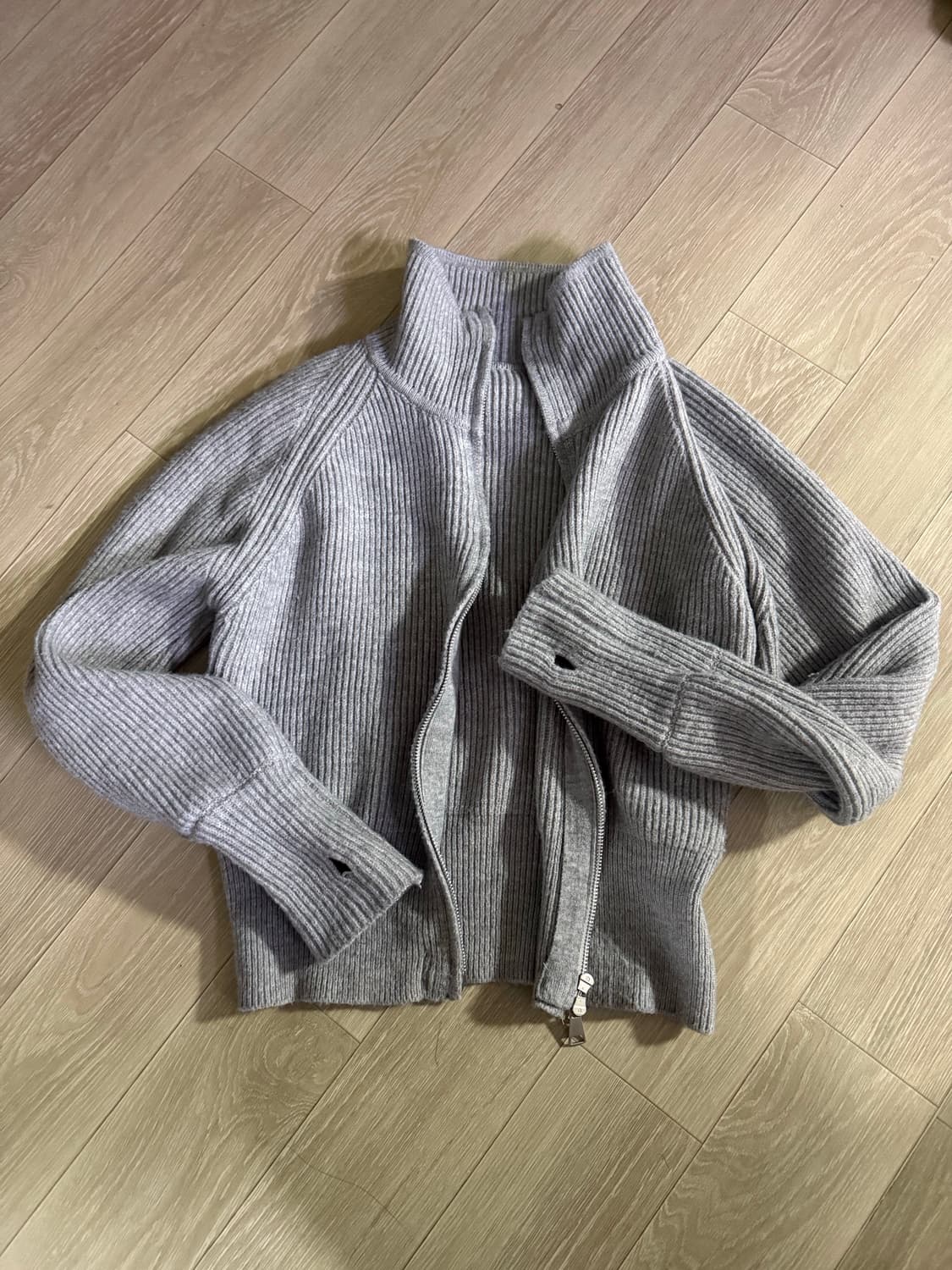 핑거홀 니트 상품이미지1