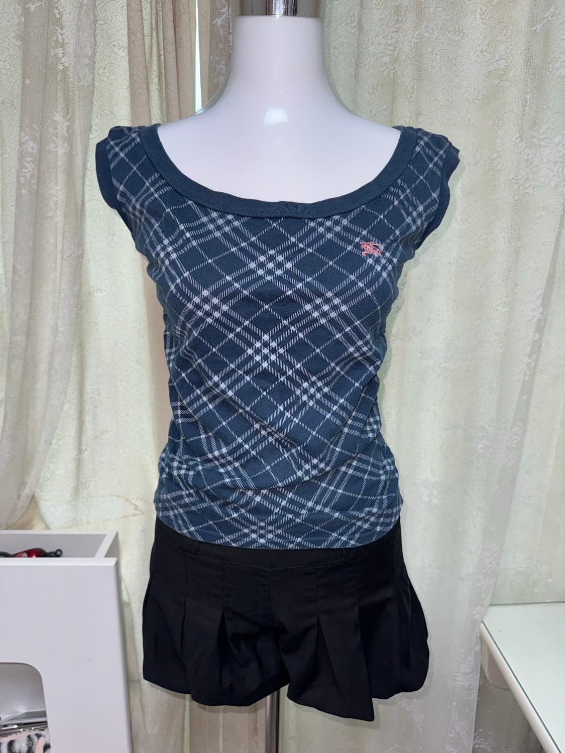 Burberry shirring U-line sleeveless 상품이미지1