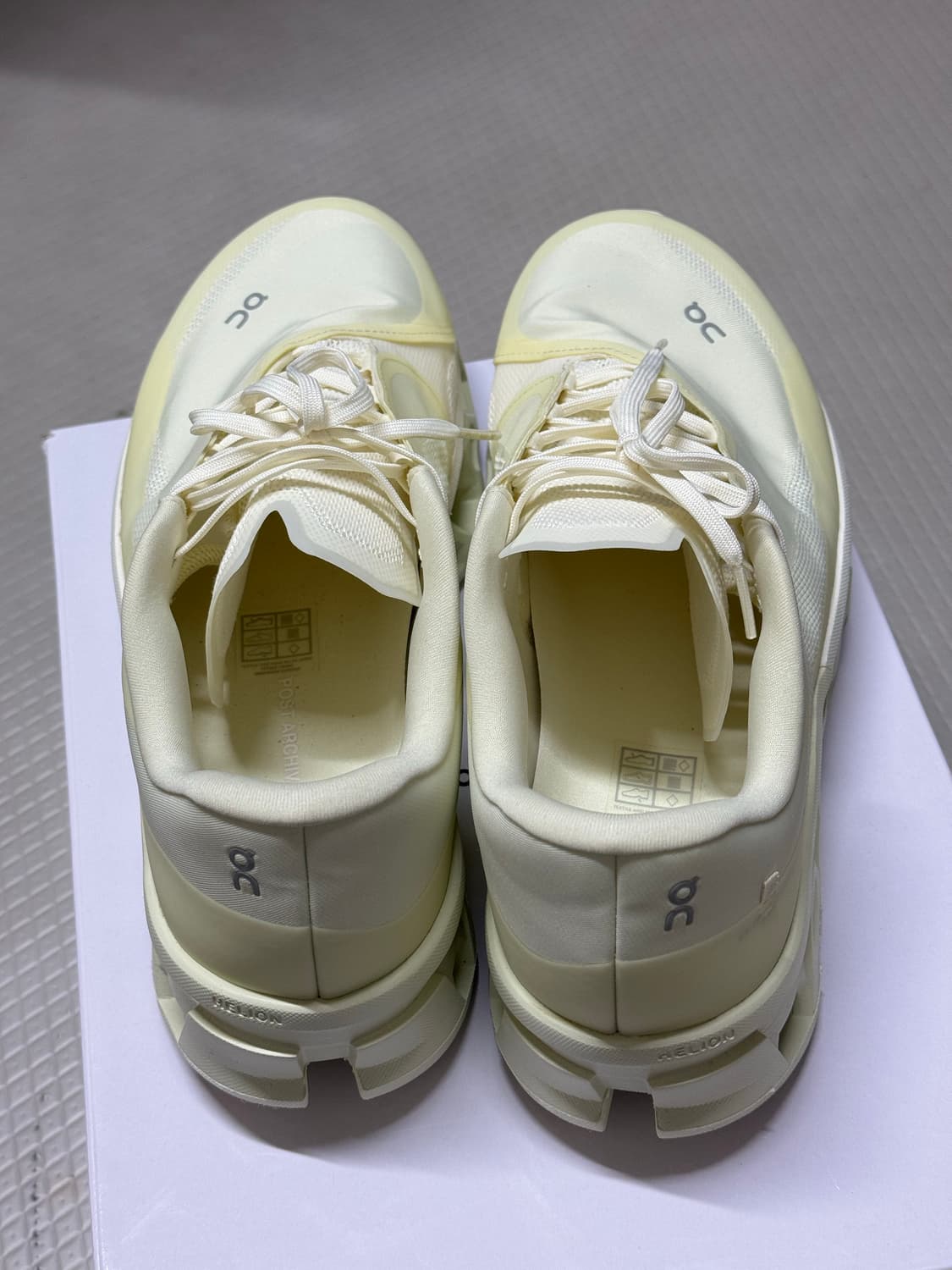 온러닝 파프2 시들링화이트 300 팝니다. 상품이미지2