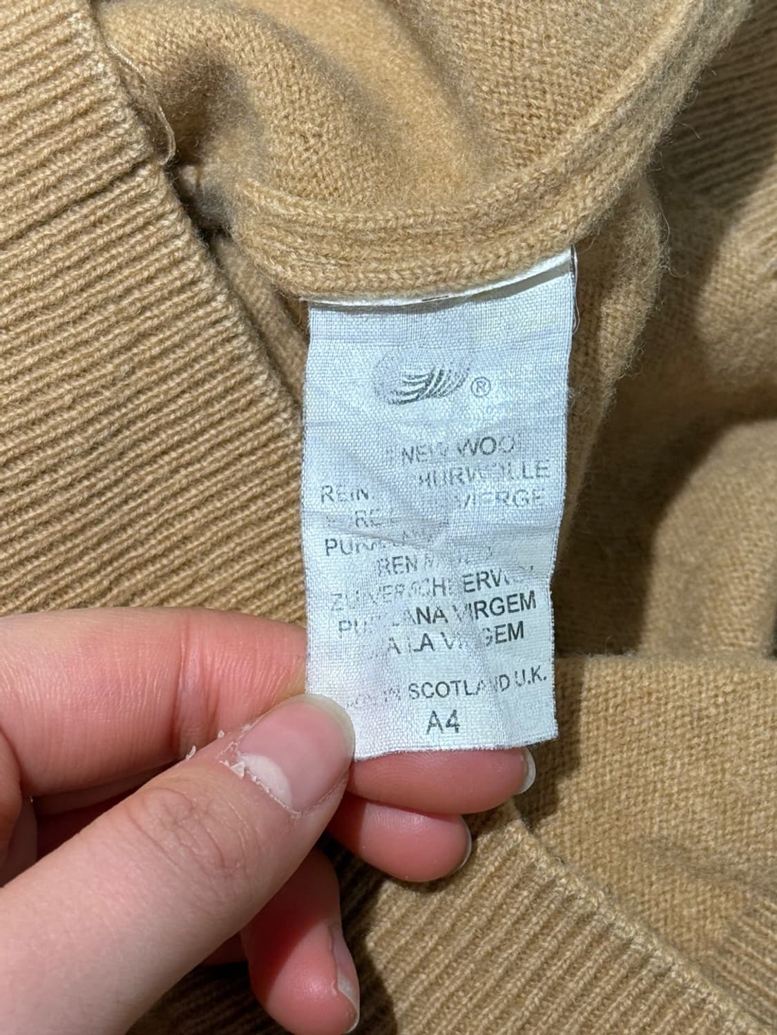 버버리 베이지 램스울 골드 버튼 니트 가디건 상품이미지8