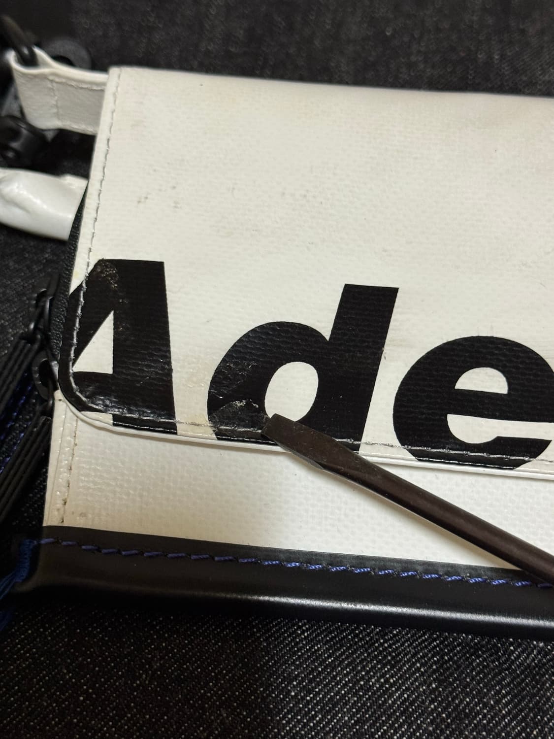 아더에러 트레이스 파이온 파우치 상품이미지6