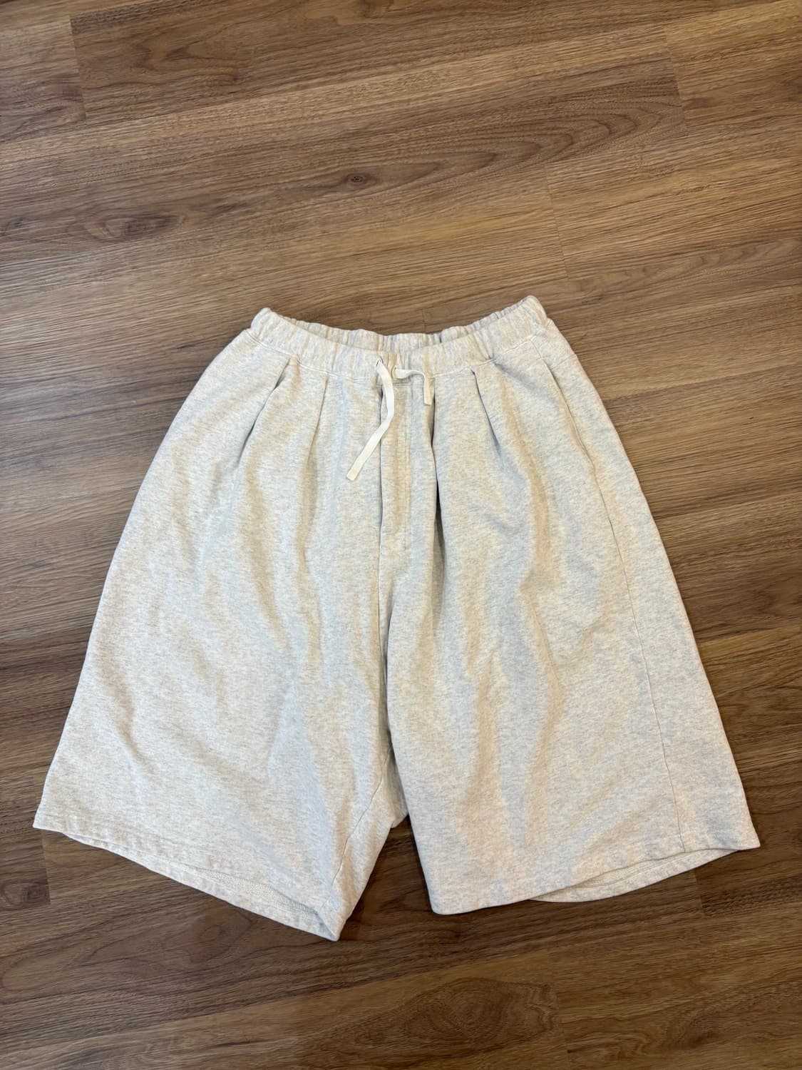 안셀름  3/4 tuck 스웻 쇼츠 에쉬그레이 상품이미지2