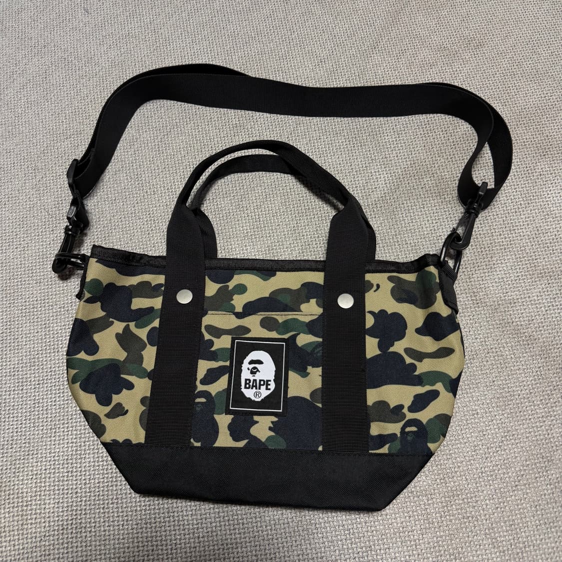 베이프 카모플라쥬 숄더 토트백 상품이미지1