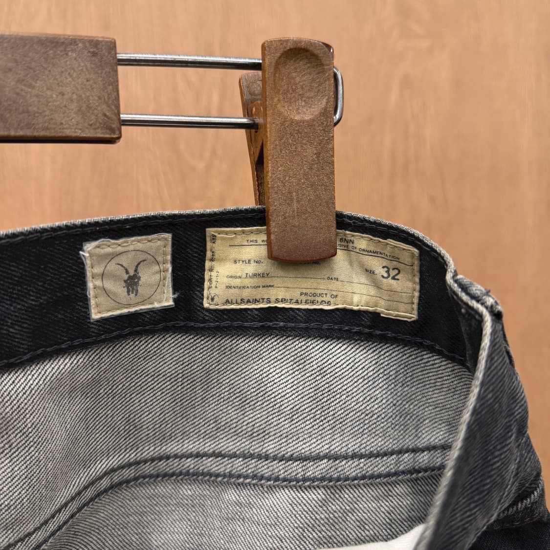 올세인츠 워싱 데님 팬츠 블랙 로고 패치 버튼 클로징 슬림 디테일 그레이 상품이미지7