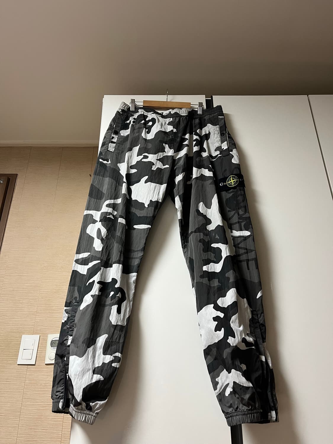 [S] 슈프림 스톤아일랜드 나일론 메탈 스노우 화이트카모 트랙팬츠 상품이미지2