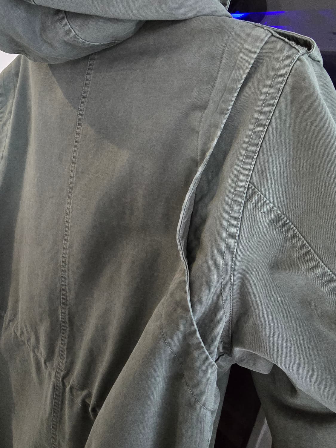 쟈딕앤볼테르 밀리터리 자켓입니다. 상품이미지9