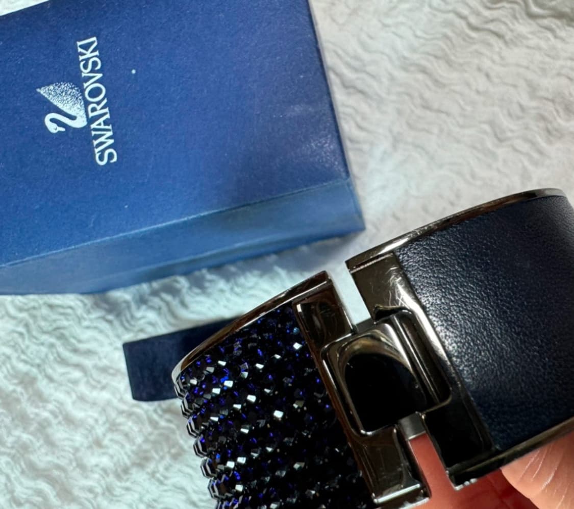 Swarovski 스와로브스키 네이비 레더 크리스탈 뱅글 팔찌  상품이미지4