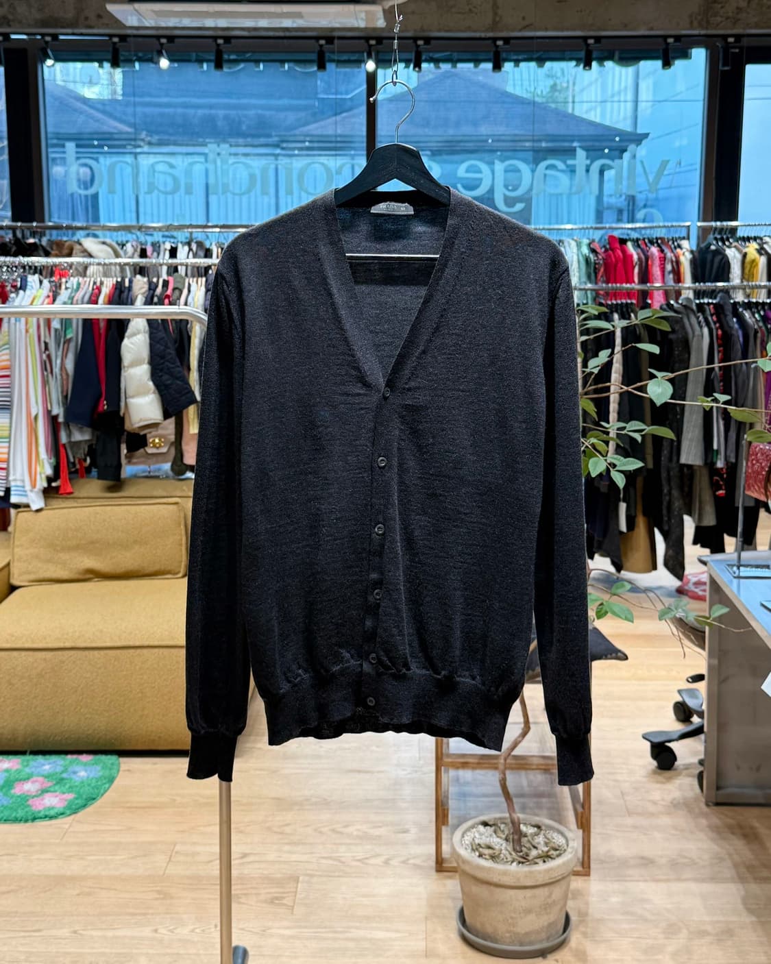 프라다 차콜 울 브이넥 가디건  상품이미지1