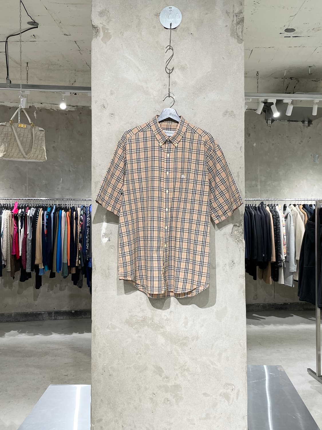 버버리 베이지 기마로고 싱글 포켓 하프 셔츠 상품이미지1