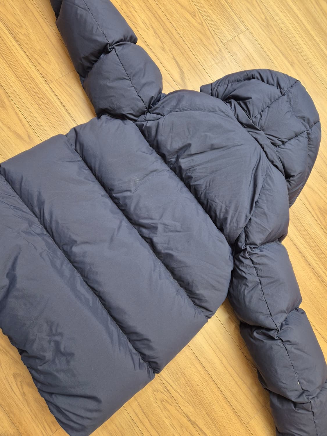 헤지스 키즈 남아용 패딩 점퍼 165 사이즈입니다. 짙은 네이비 색상이라 상품이미지2