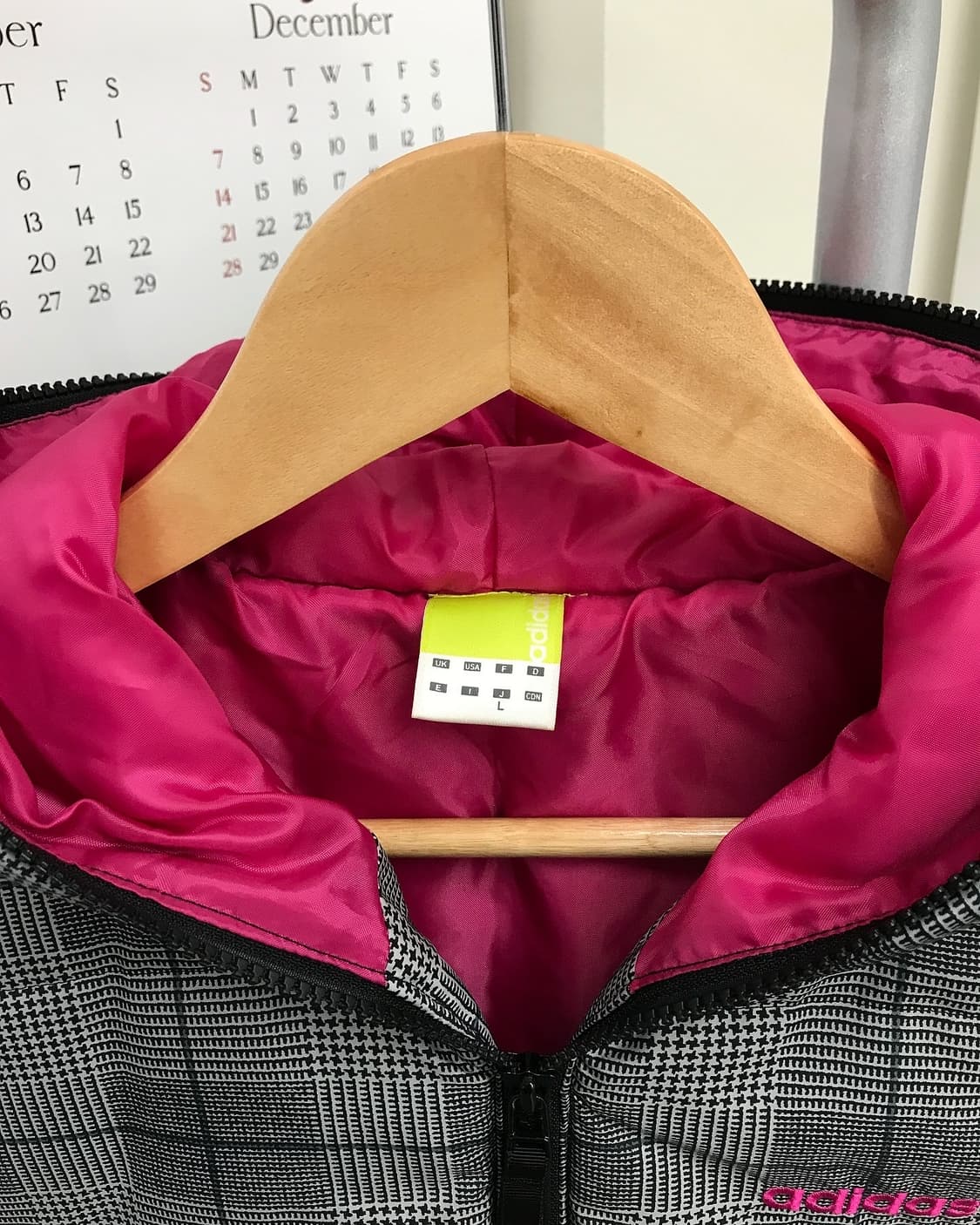 아디다스 3선 체크 패딩 상품이미지2