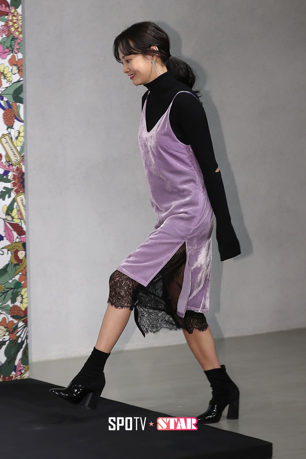 스티브앤요니피 (SNYP) 터틀넥 블랙 목폴라 컷팅 니트 상품이미지2