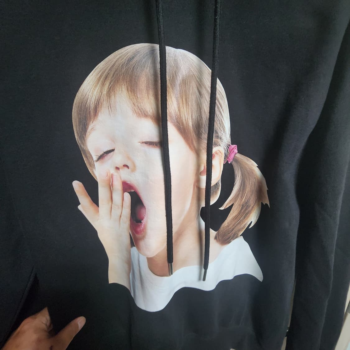 Adv 아크메드라비 베이비 페이스 블랙 후드티 상품이미지5